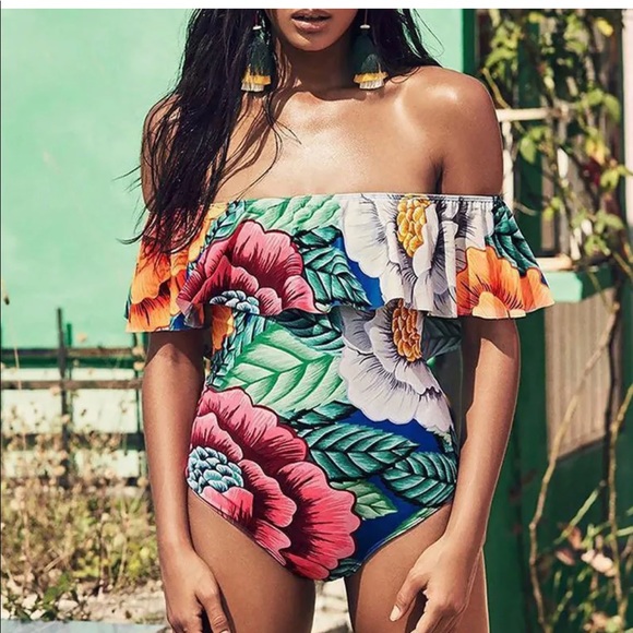 Size large! Swim suit! - Picture 1 of 3